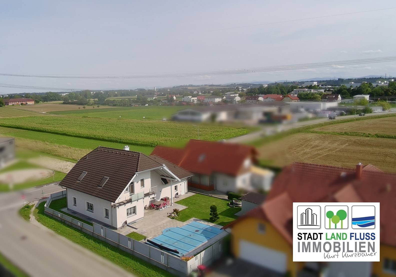 Exklusives Einfamilienhaus mit Pool, Kachelofen und XXL-Keller
